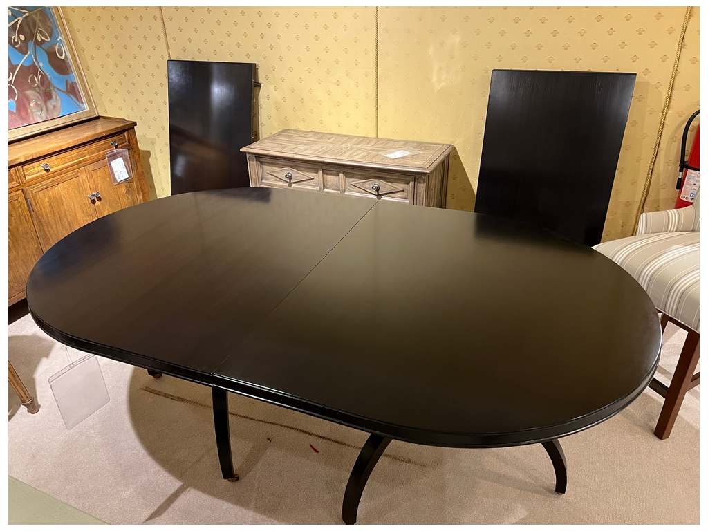 Hickory Chair 185-71 Dining Room Table with 2 leaves