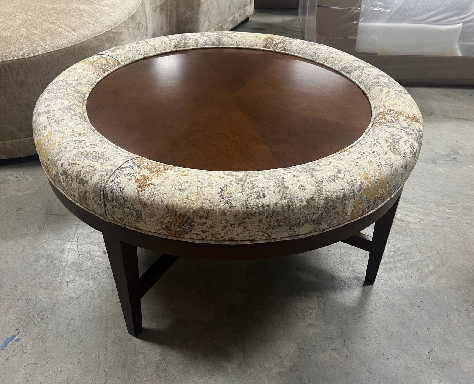 Century 3714-36R/10 Redford Round Ottoman