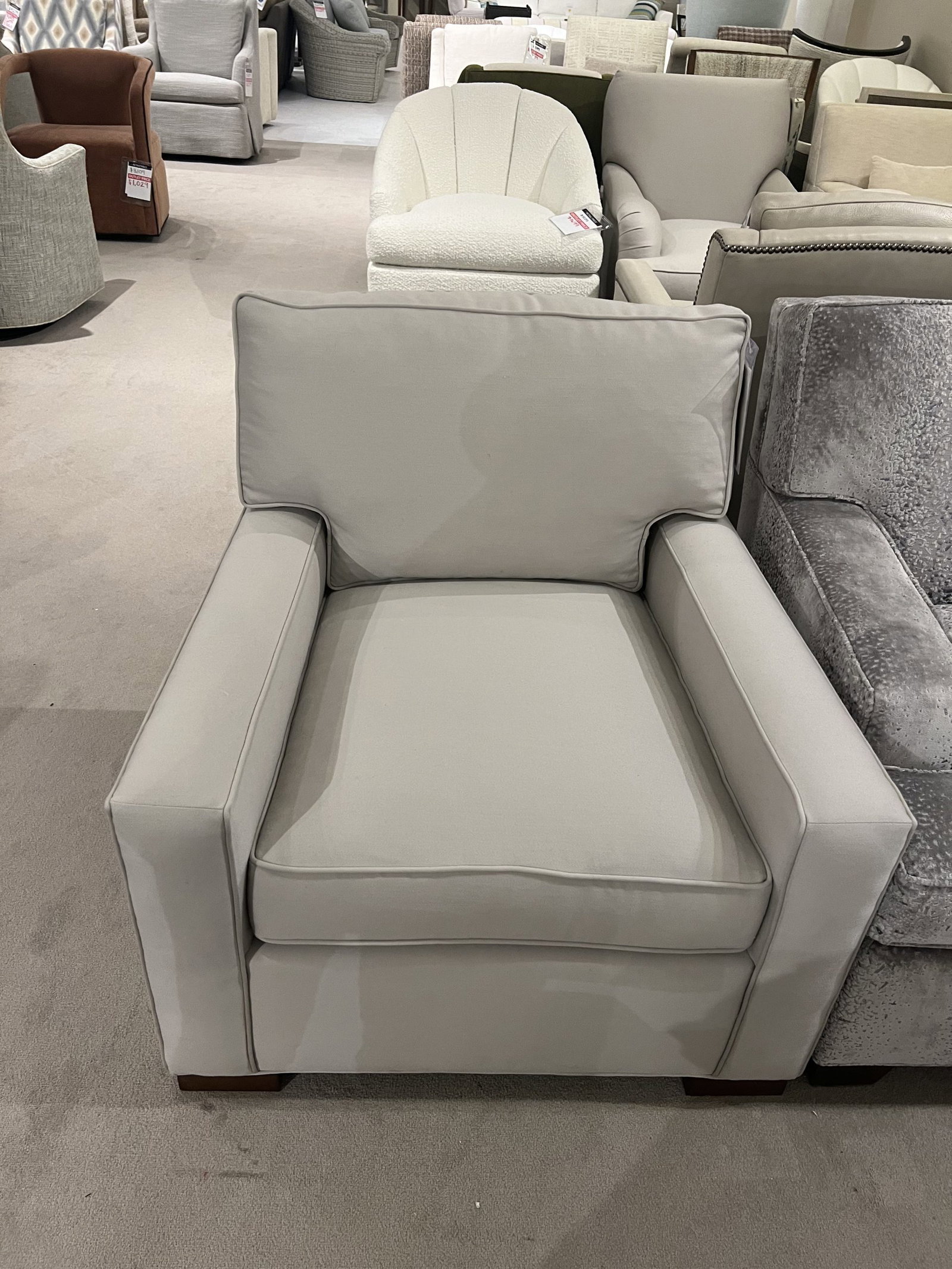 Hickory Chair HC4100-14/13 Chair w/ Square Arm Hickory Chair HC4100-14/13 Chair w/ Square Arm