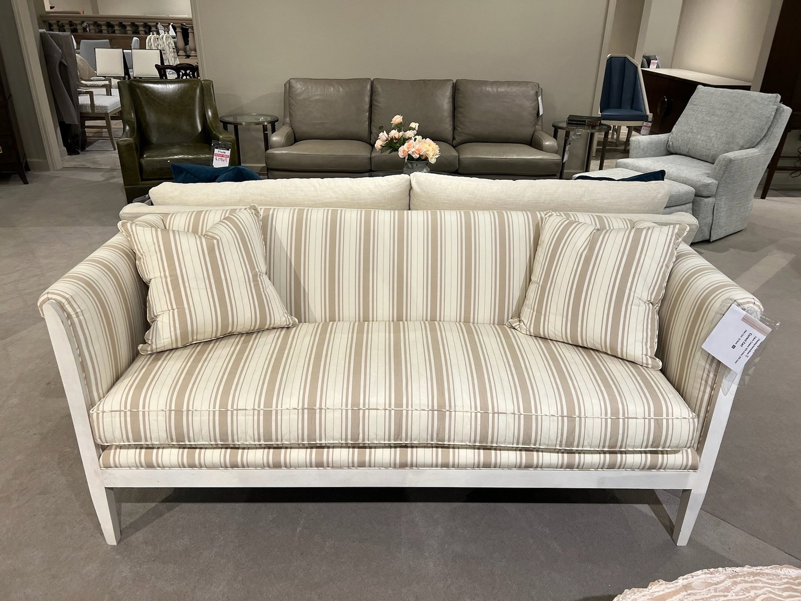 Highland House 1490-72/250 Gilbert Loveseat