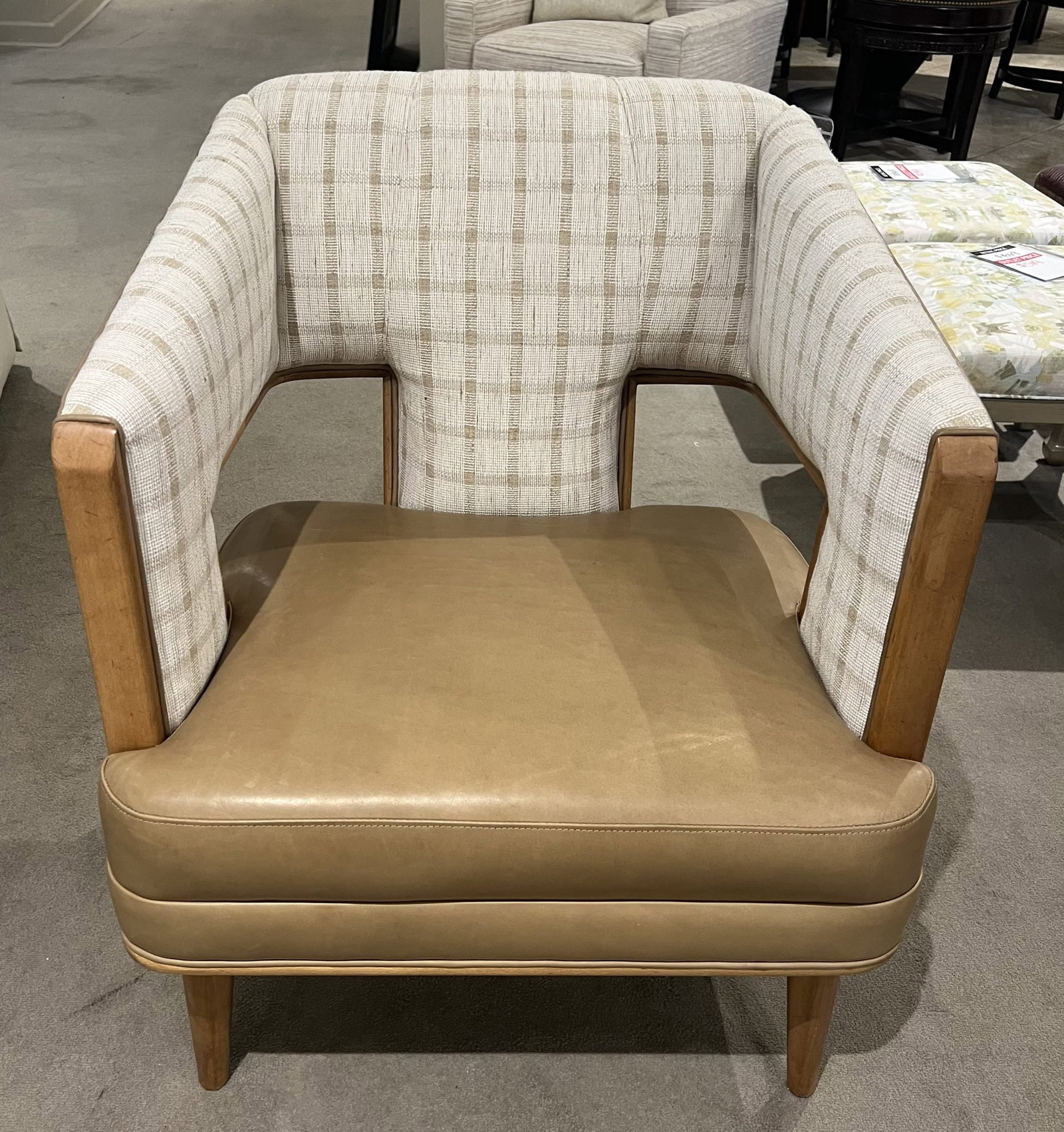 Hancock and Moore 6614-1/144 Lars Chair