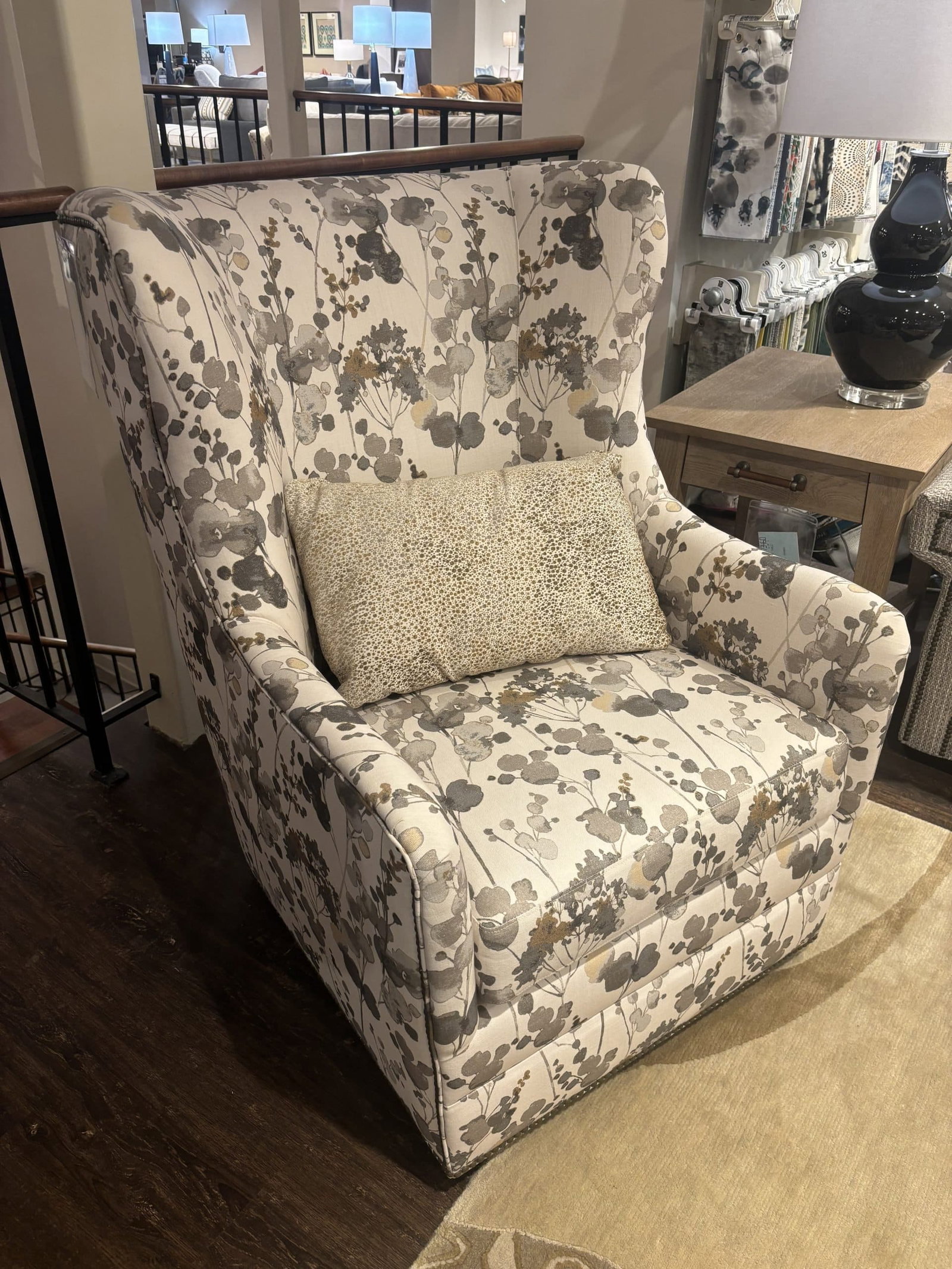 Kincaid 073-02 Asher Swivel Chair Kincaid 073-02 Asher Swivel Chair