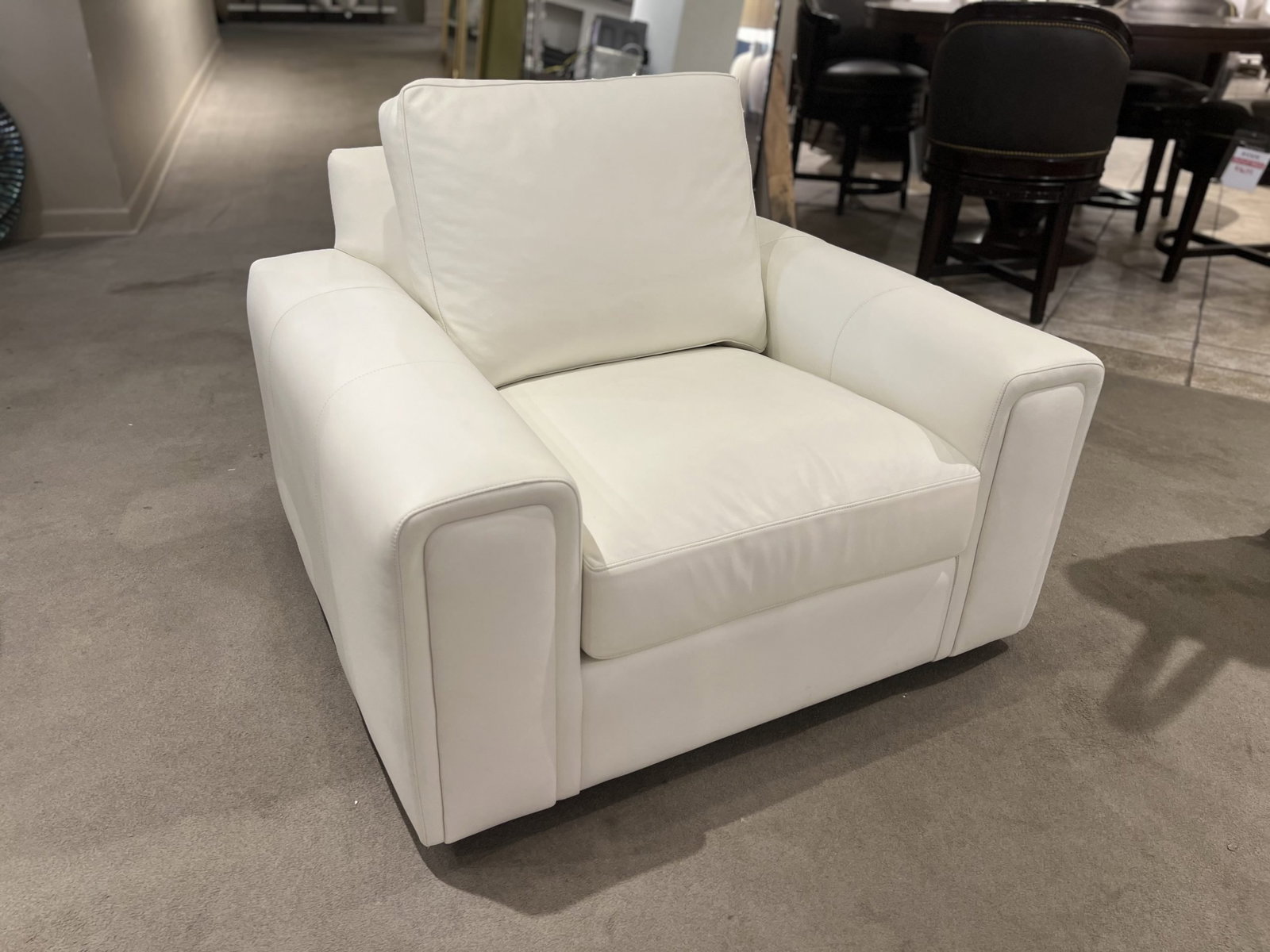Hancock and Moore MD01-S/132 Milan Swivel Chair