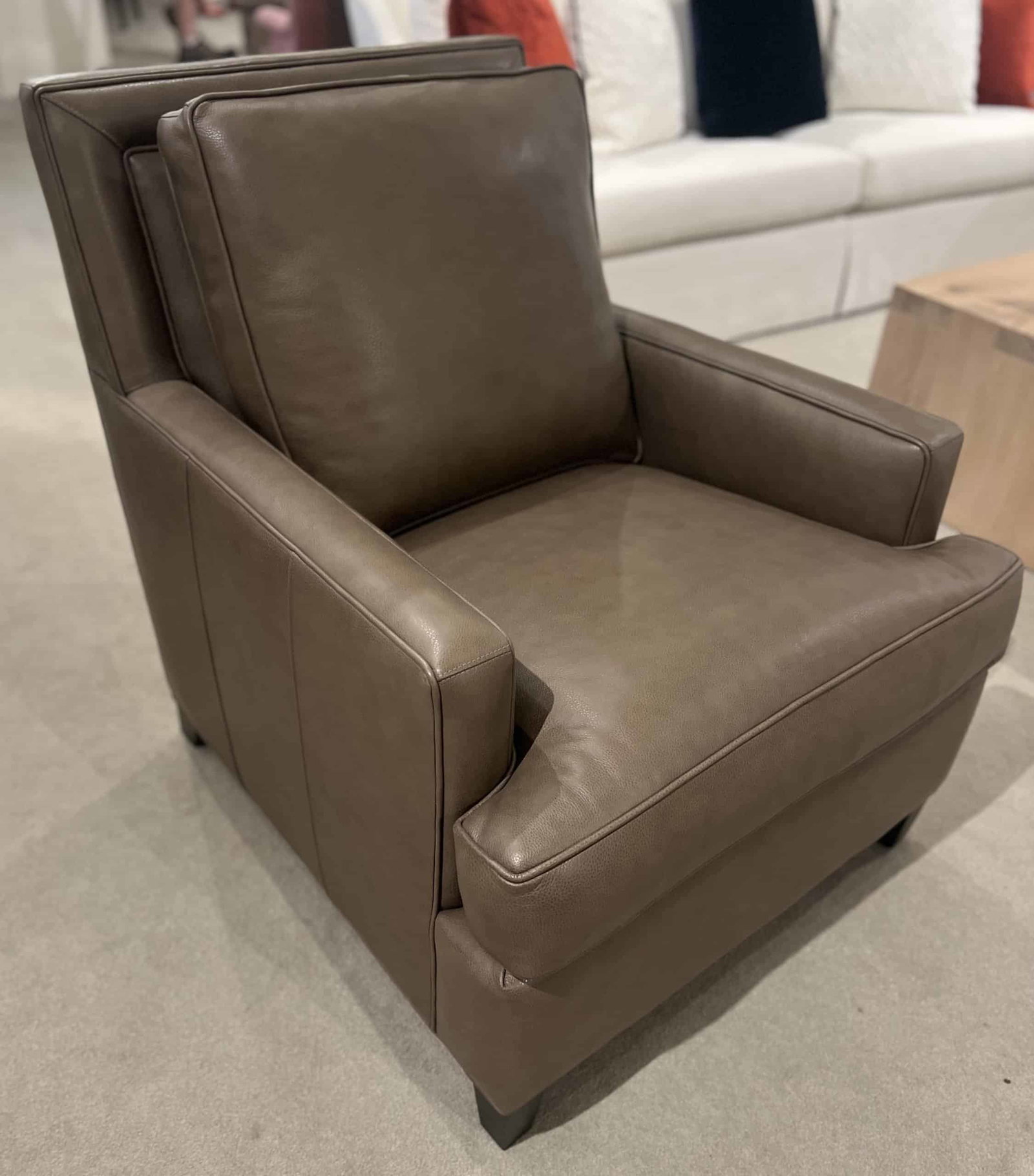 Hancock and Moore 5637/104 Arrington Chair