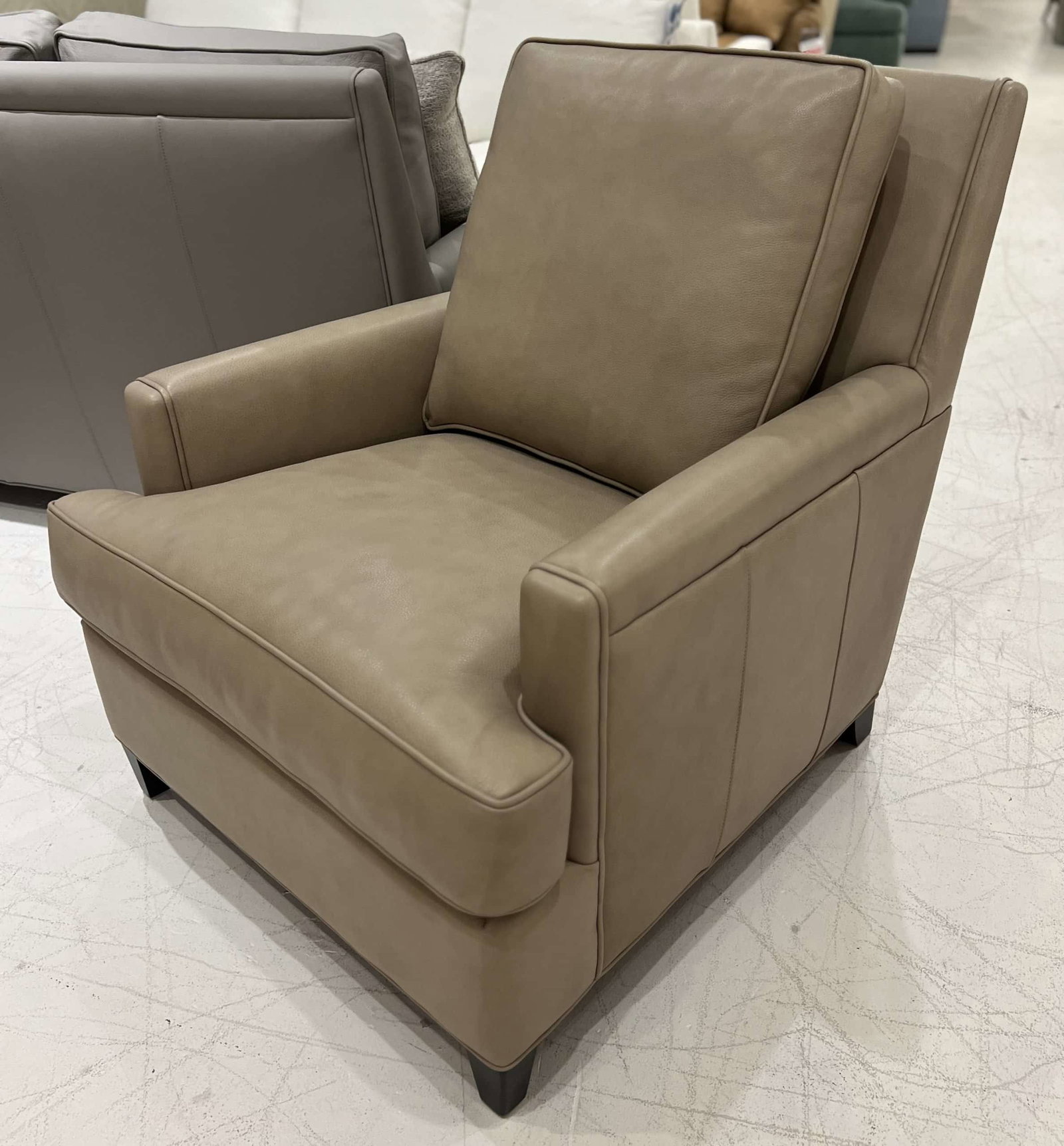 Hancock and Moore 5831-1/175 Ricki Chair