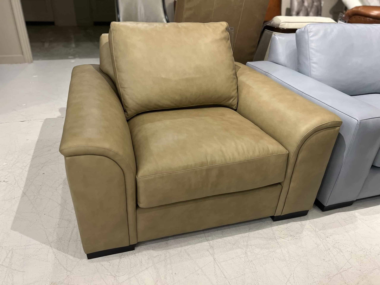 Hancock and Moore MD01/105 Milan Chair