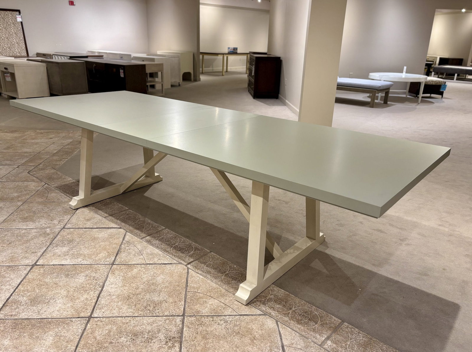 Highland House HH19-930/10,20,30 Jackson Dining Table