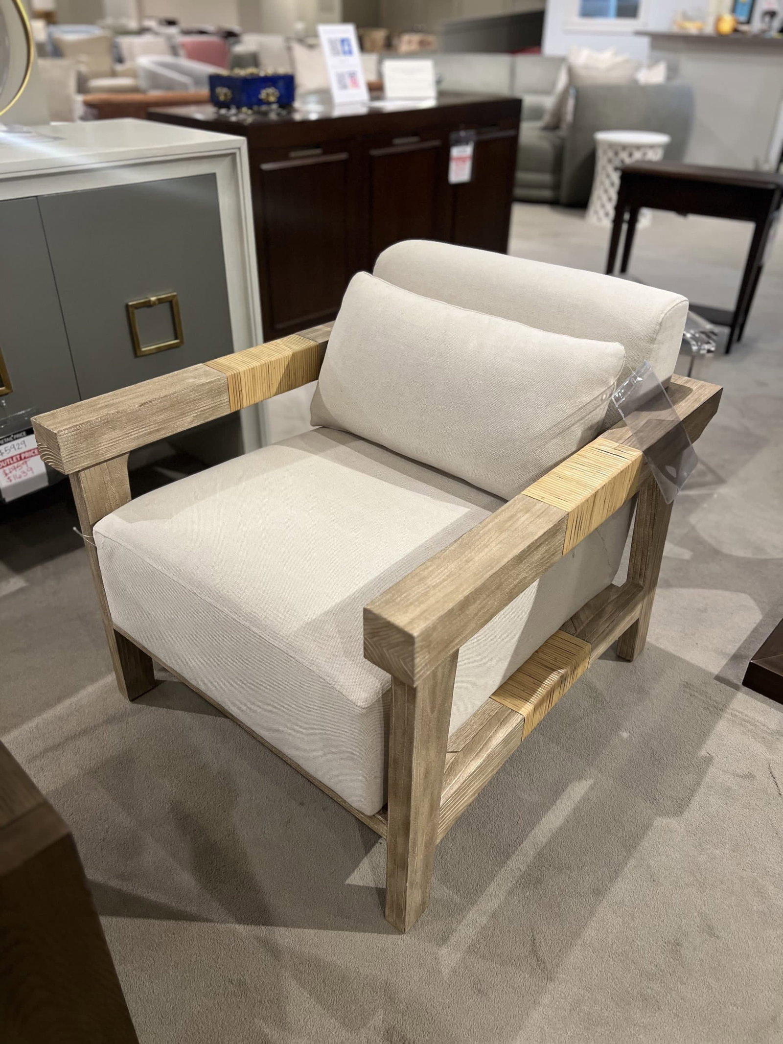 Century CT6110/200 Koehn Lounge Chair Century CT6110/200 Koehn Lounge Chair