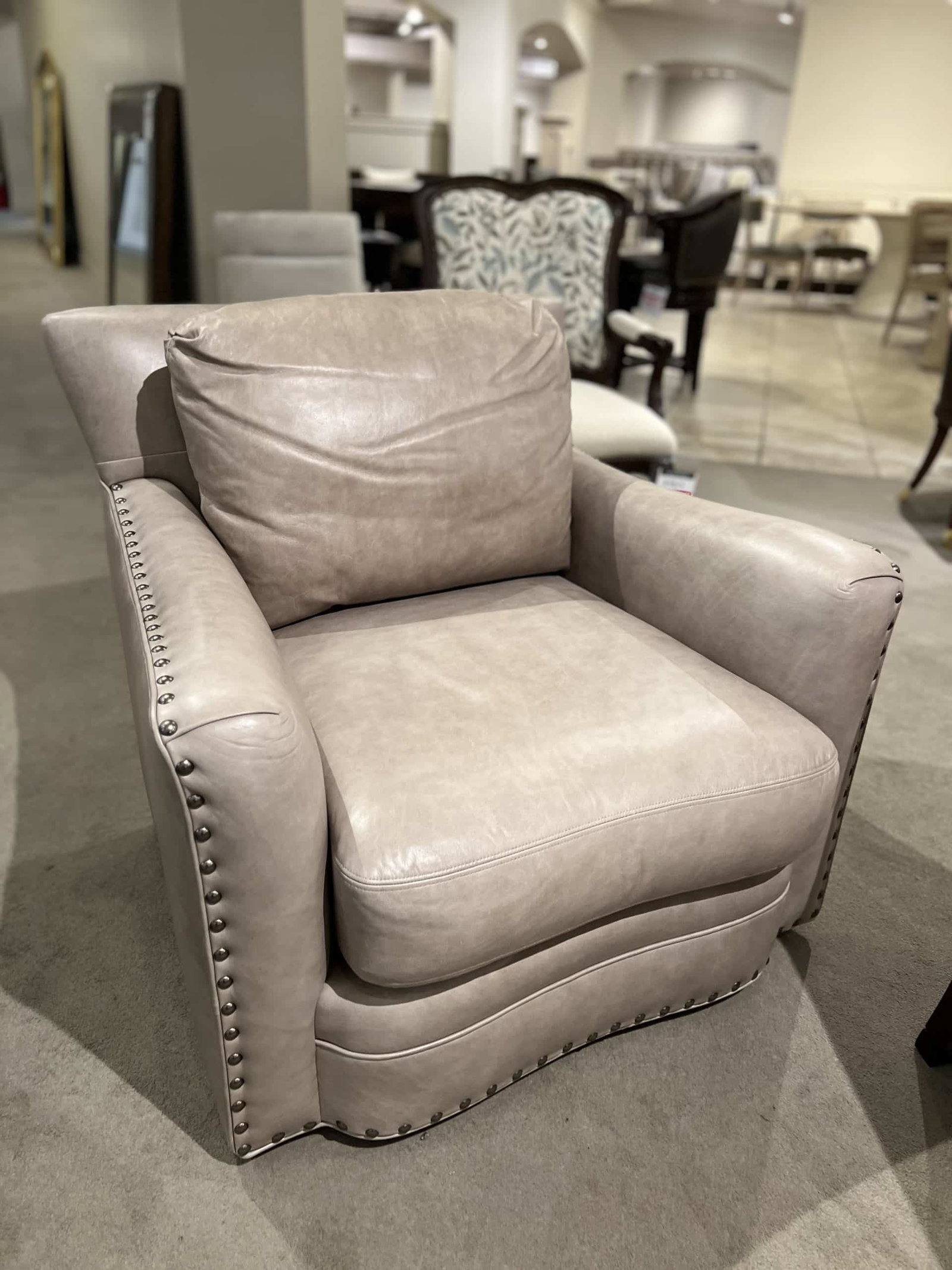 Century LR-17161/200 Camden Swivel Chair
