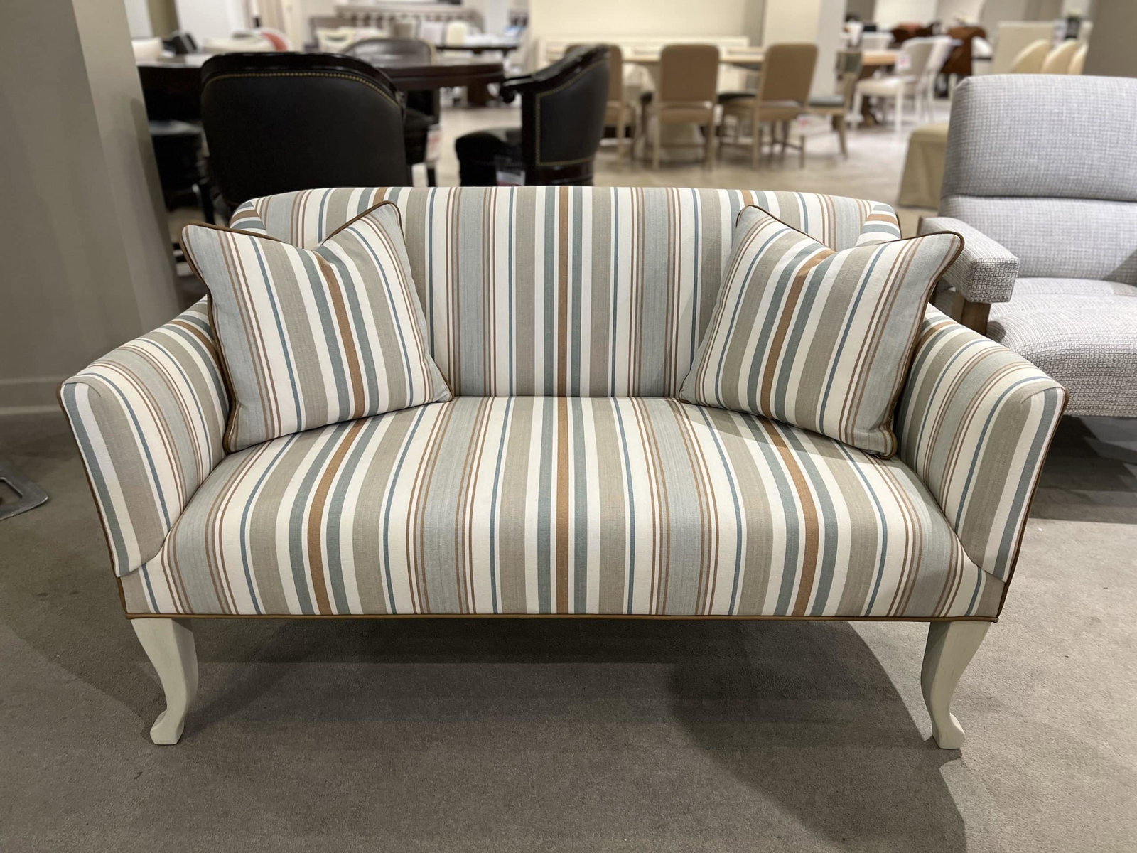 Jessica Charles 7100/10528 Heidi Settee Jessica Charles 7100/10528 Heidi Settee