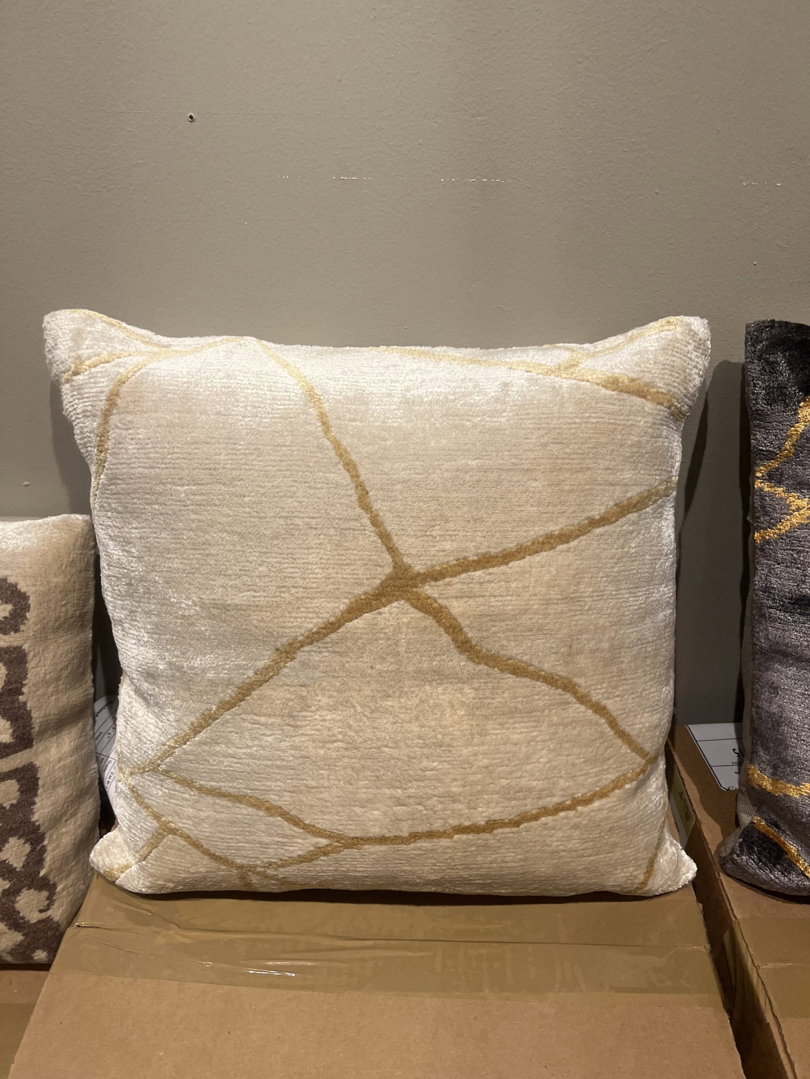 Maitland-Smith 8398-15/130 Kintsugi Cream Pillow