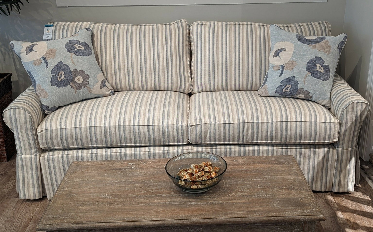 Four Seasons 16222S LANDON 2 SEAT SOFA