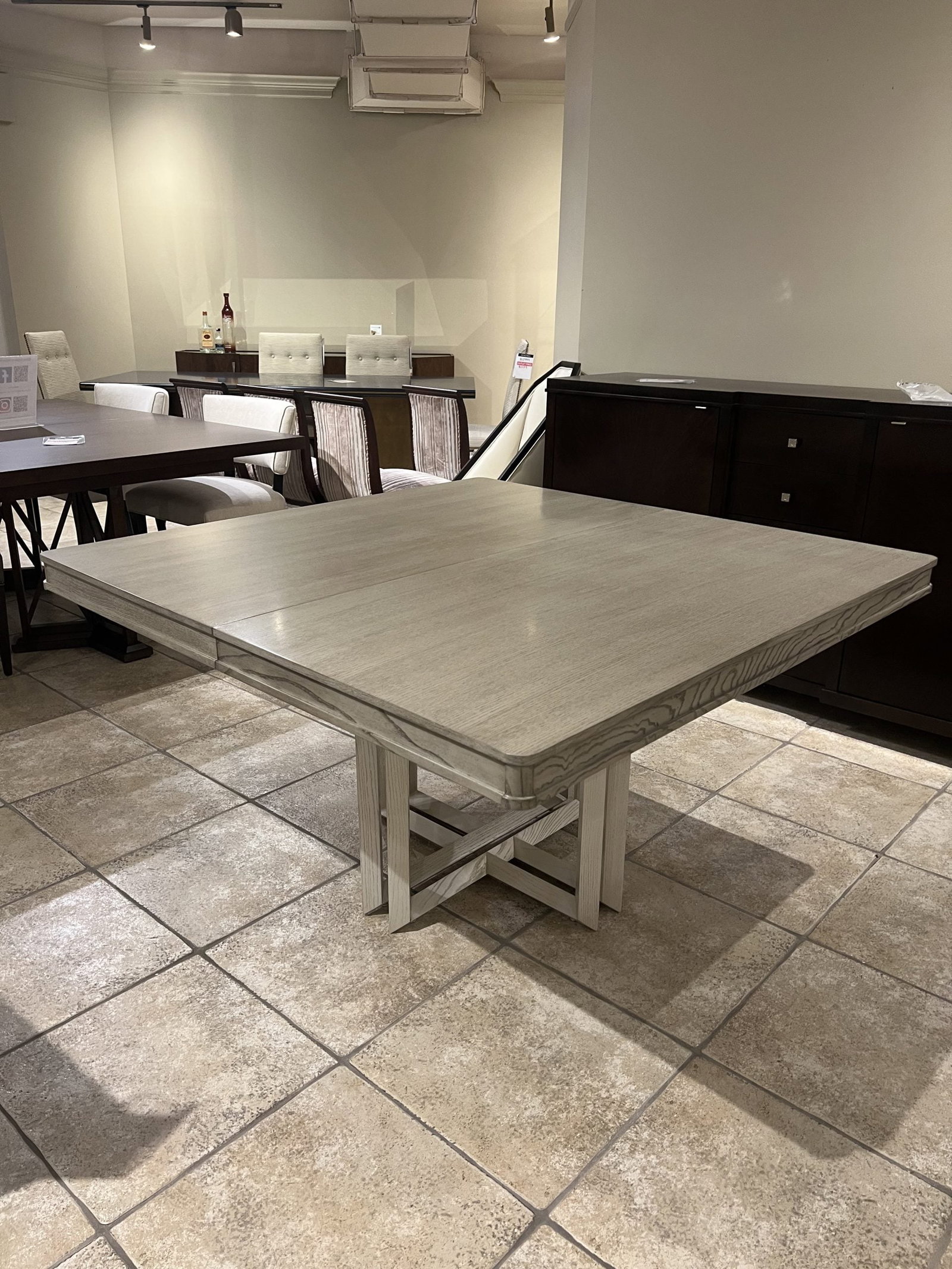 Hickory Chair HC3444-70/250,260 Hatton Dining Table