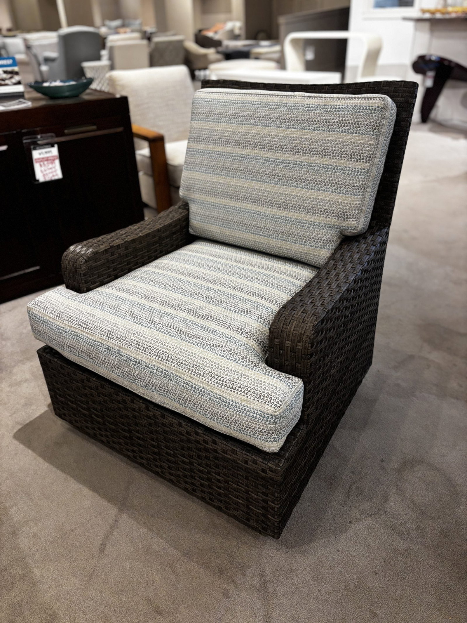 Century D34-16/70 Swivel Lounge Chair