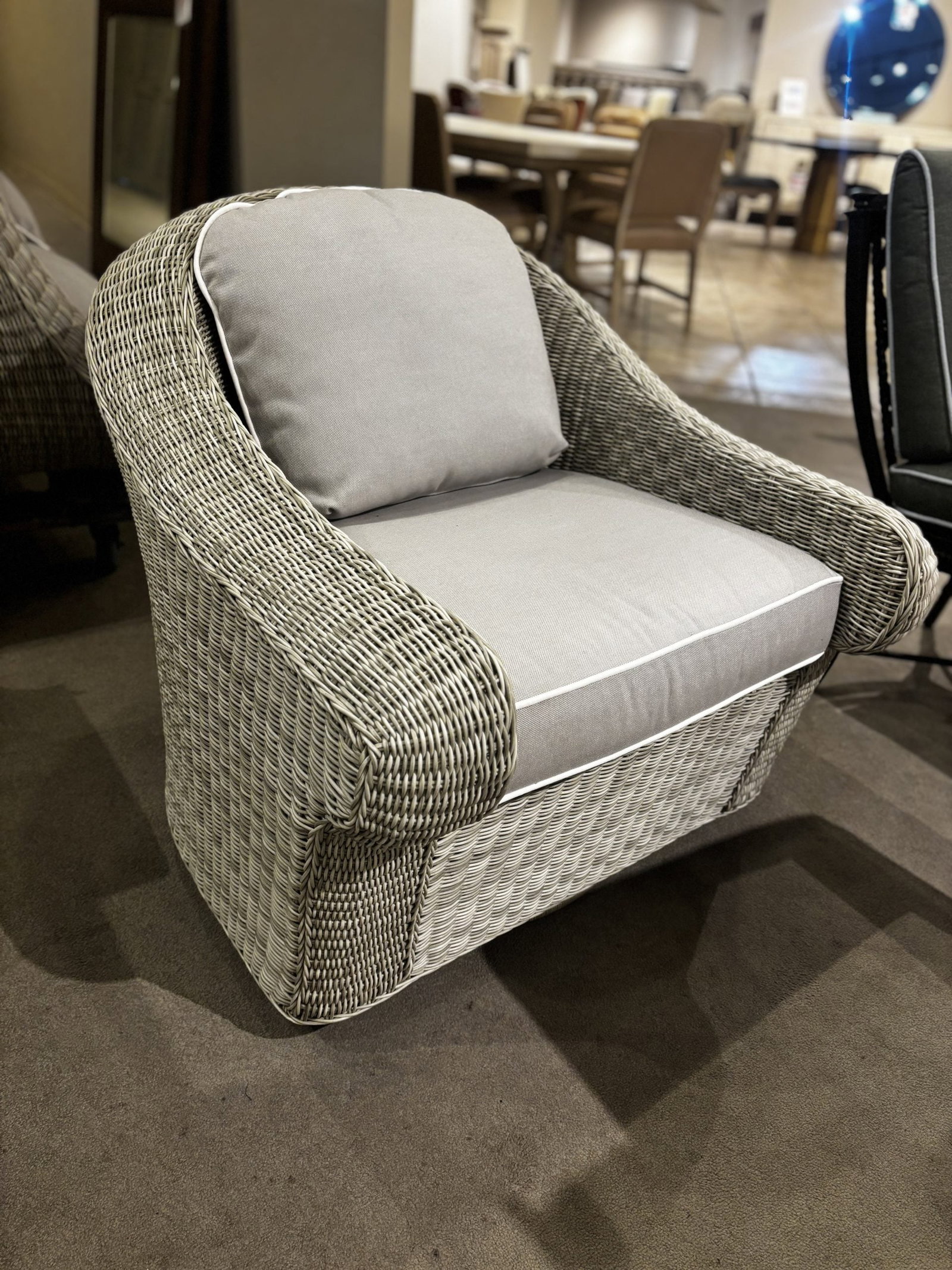 Century C7-D53-13/110 Outdoor Swivel Chair