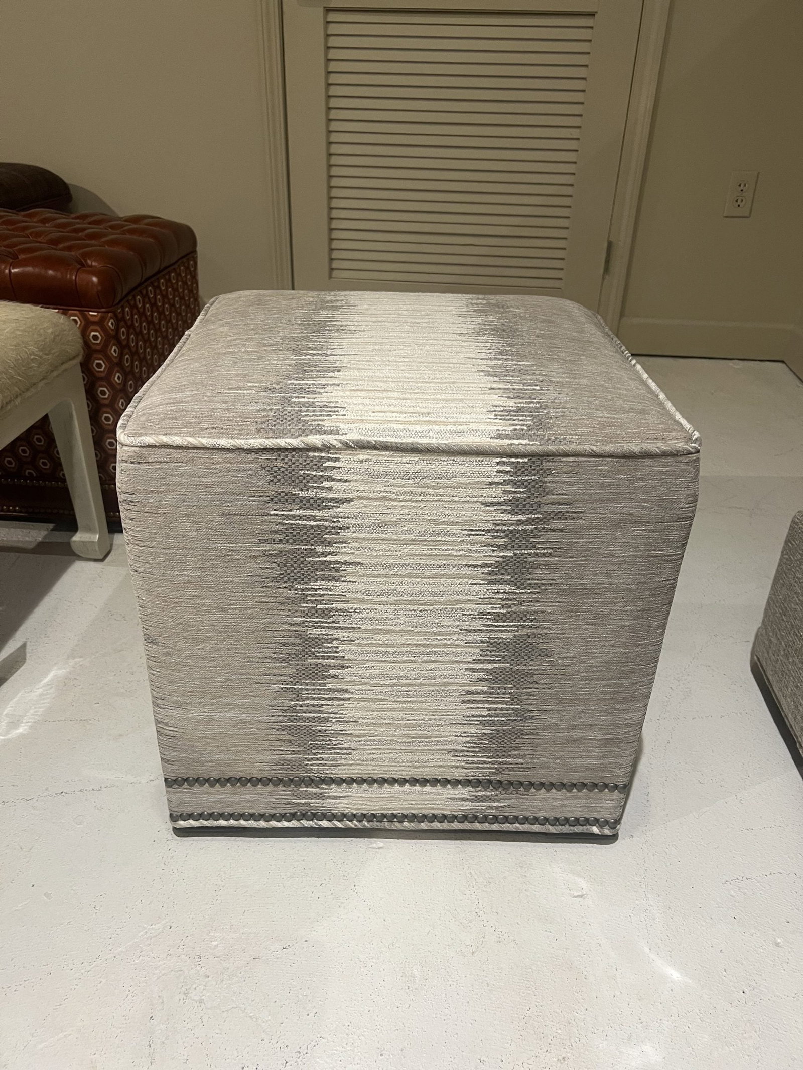 Jessica Charles 8912/10838 Lulu Ottoman