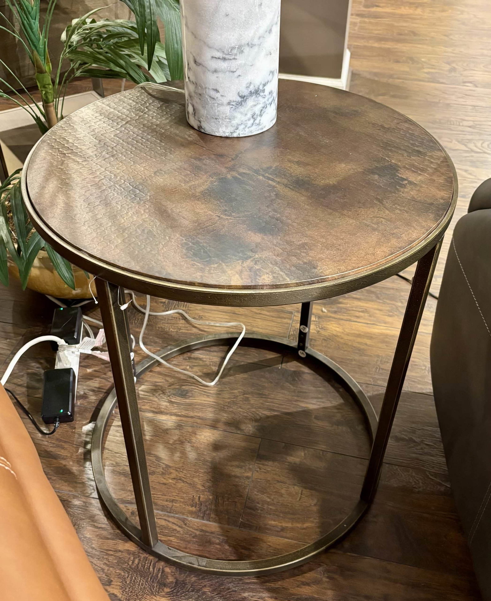 Hammary Furniture 553-918 Sanford Round End Table