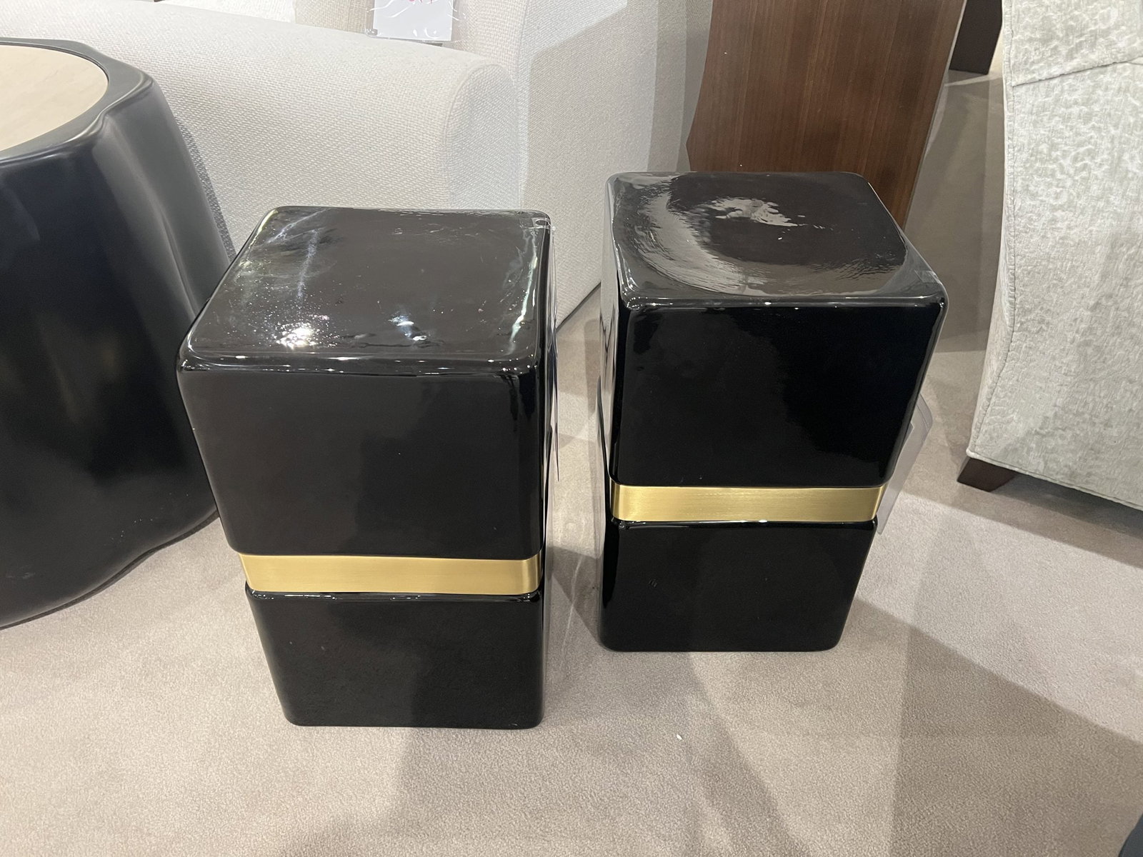 Century SF6092/120 Maverick Accent Table