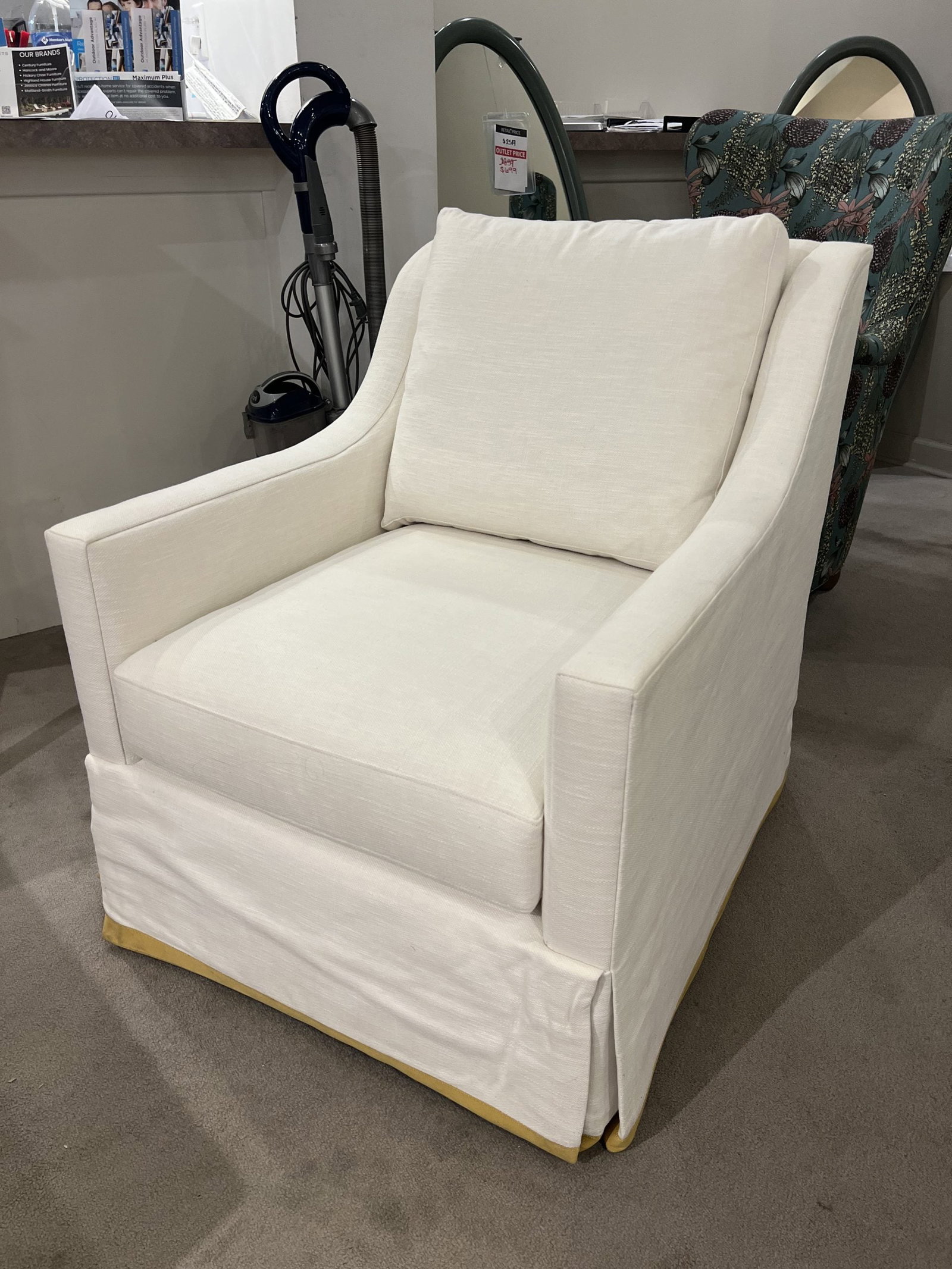 Highland House 1565SW/30	Antonio Skirted Swivel Chair