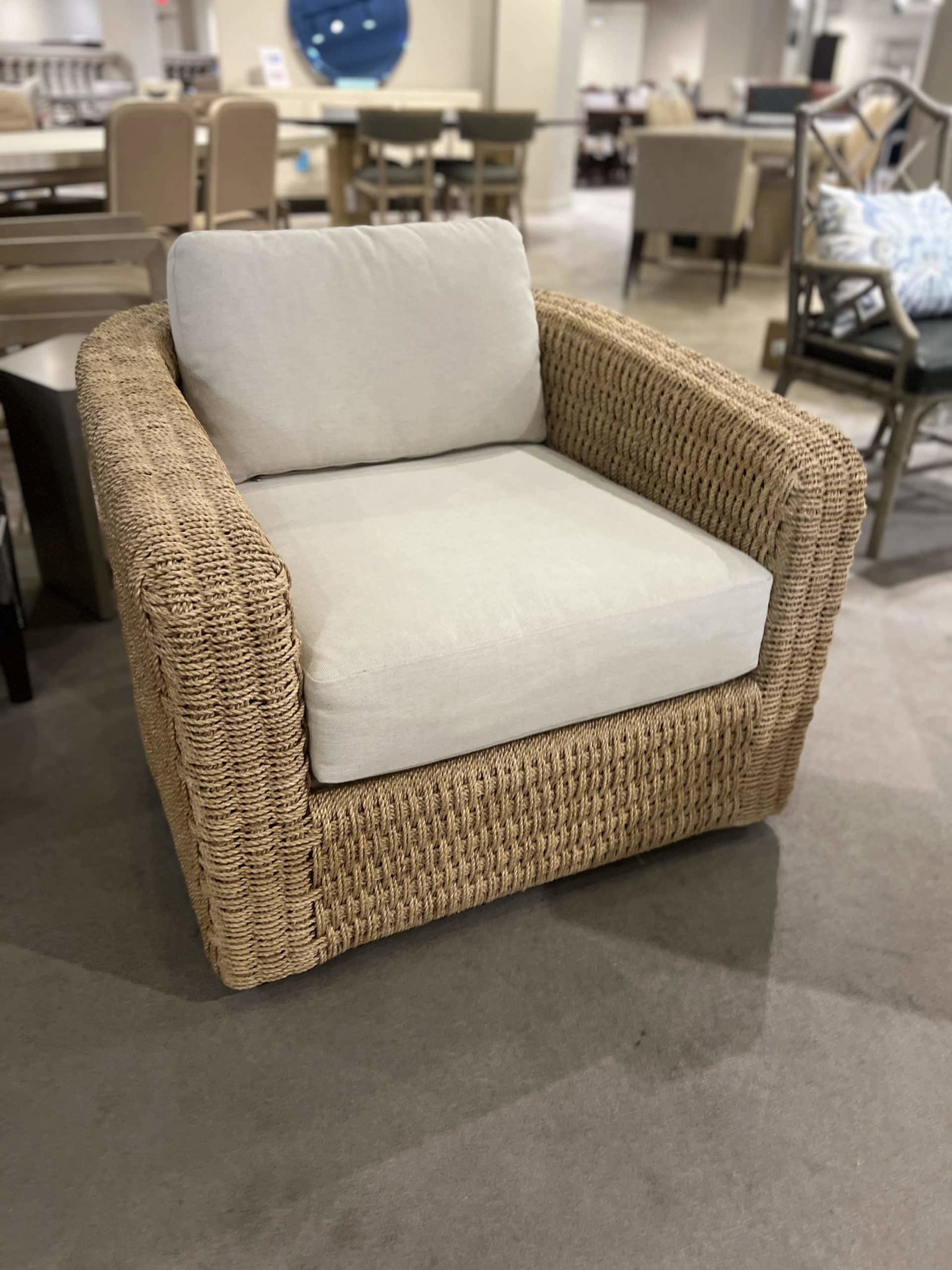 Century CT6015/20 Bottega Swivel Chair Century CT6015/20 Bottega Swivel Chair
