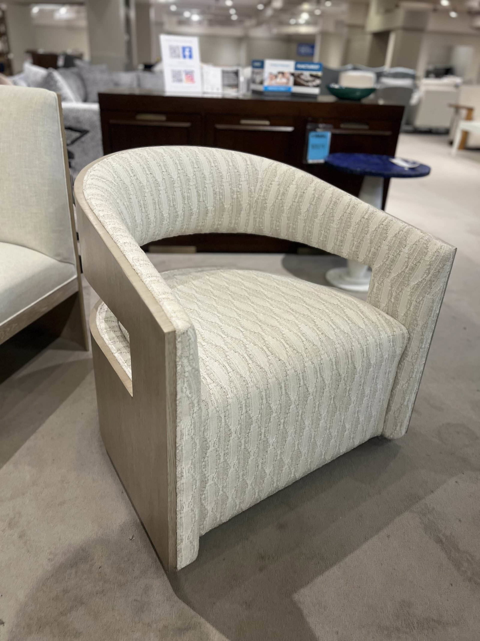 Century CCC3107-8/10	Brayden Swivel Chair