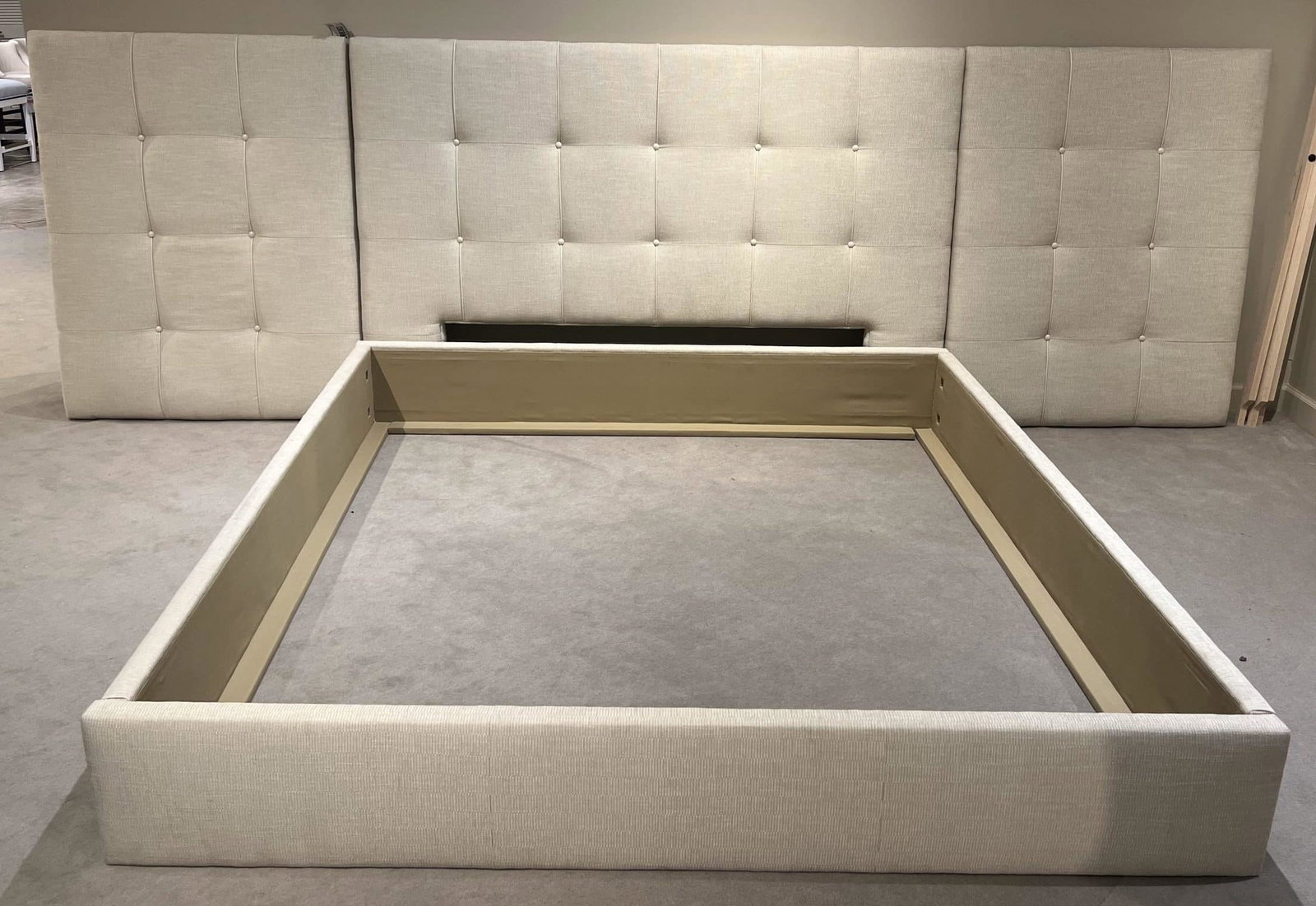 Century AE9-107K/330,340,350,360 Soho King Bed Century AE9-107K/330,340,350,360 Soho King Bed