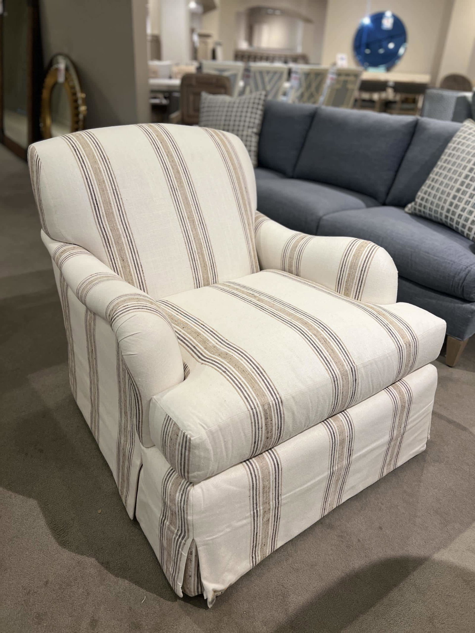 Highland House 2610SW/100 Pimilico Skirted Swivel Chair