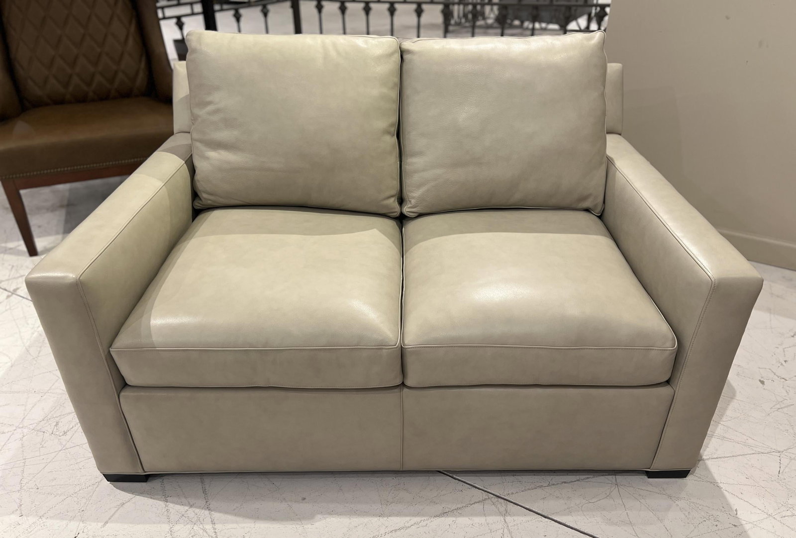 Hancock and Moore E6869-2-BIS/1408 Lawson Loveseat Hancock and Moore E6869-2-BIS/1408 Lawson Loveseat