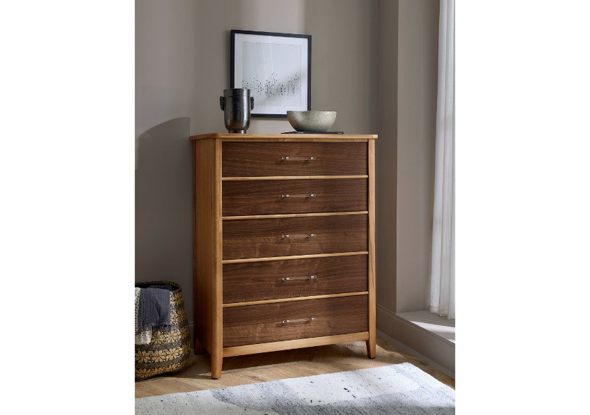 Vaughan Bassett 853-115 Nordhaven 5 Drawer Chest Two Tone