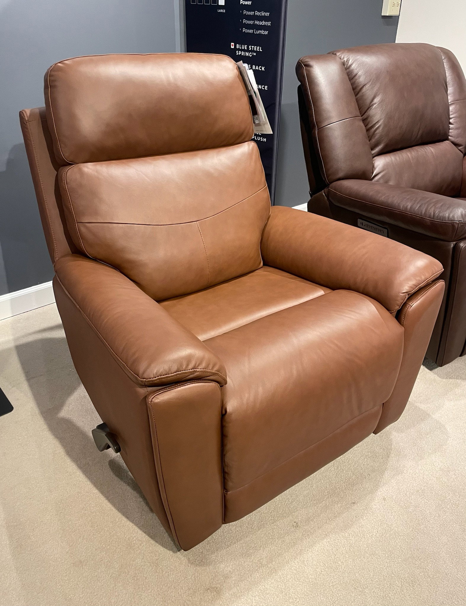 Flexsteel Q3421-53 Refined Swivel Gliding Recliner