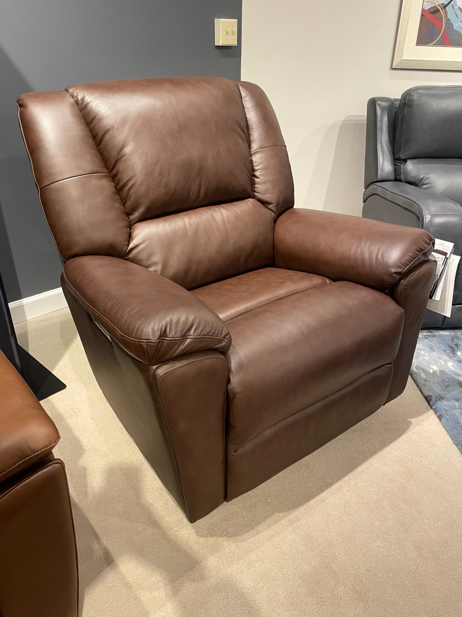 Flexsteel Q3432-54 Plush Power Recliner
