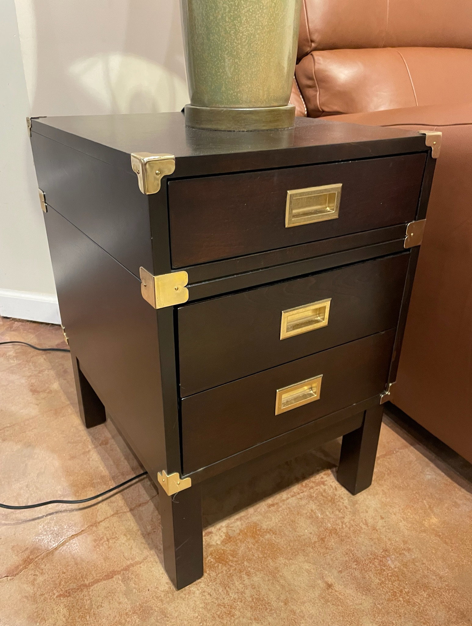 Hammary 200-020 Chairside Table