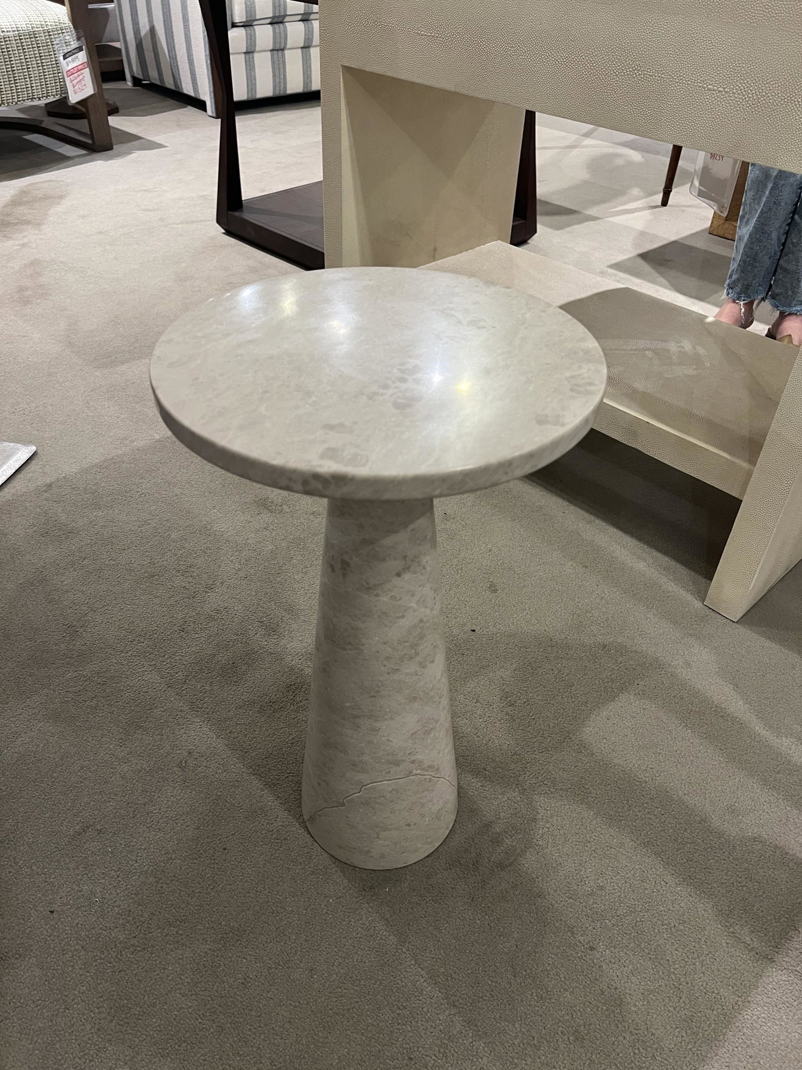 Century TSA-623-V1/50 Pontchartrain Accent Table