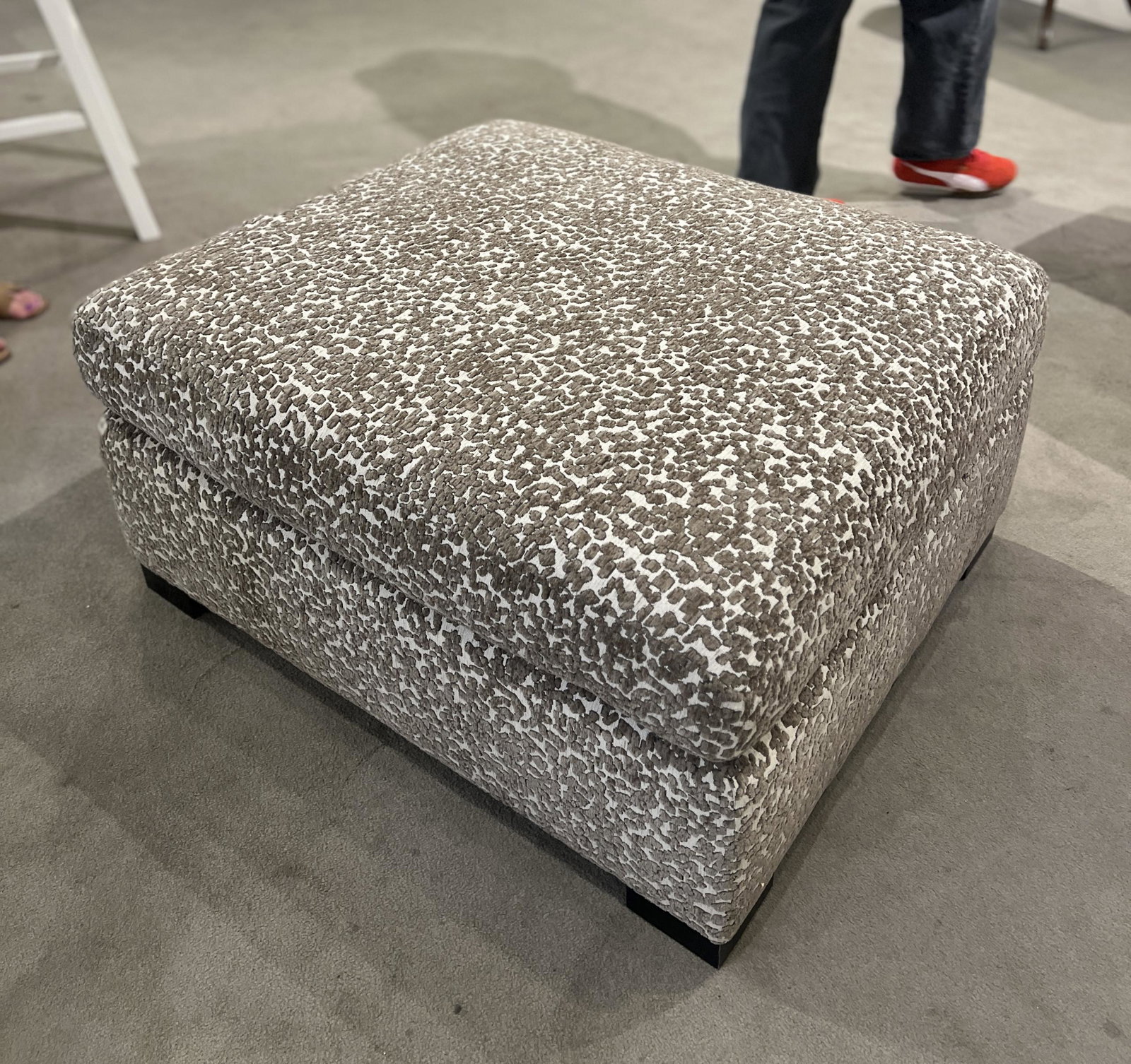 Century LTD7100-12/250 Great Room Ottoman Century LTD7100-12/250 Great Room Ottoman