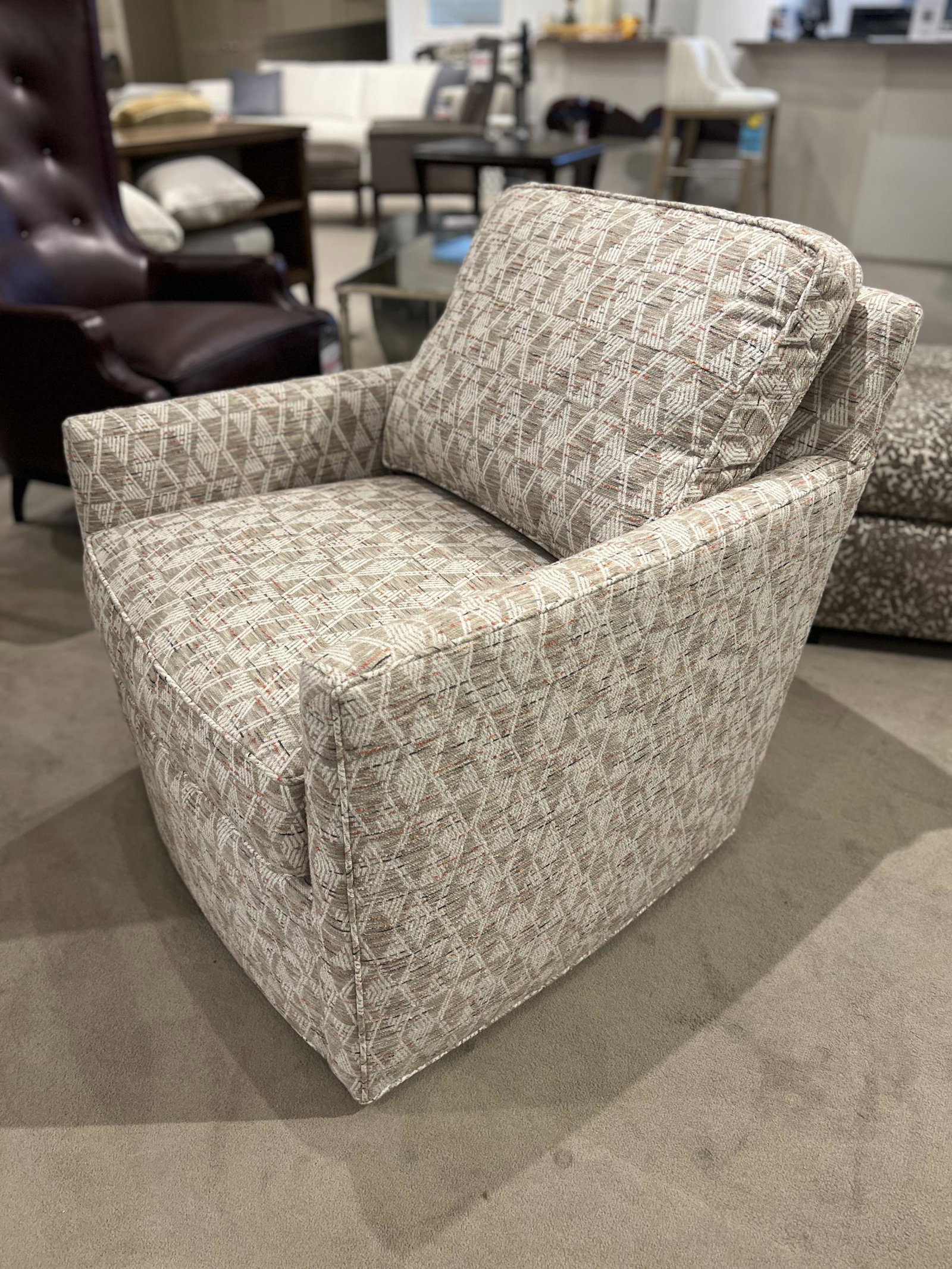 Century ESN300-8/230 Willis Swivel Chair