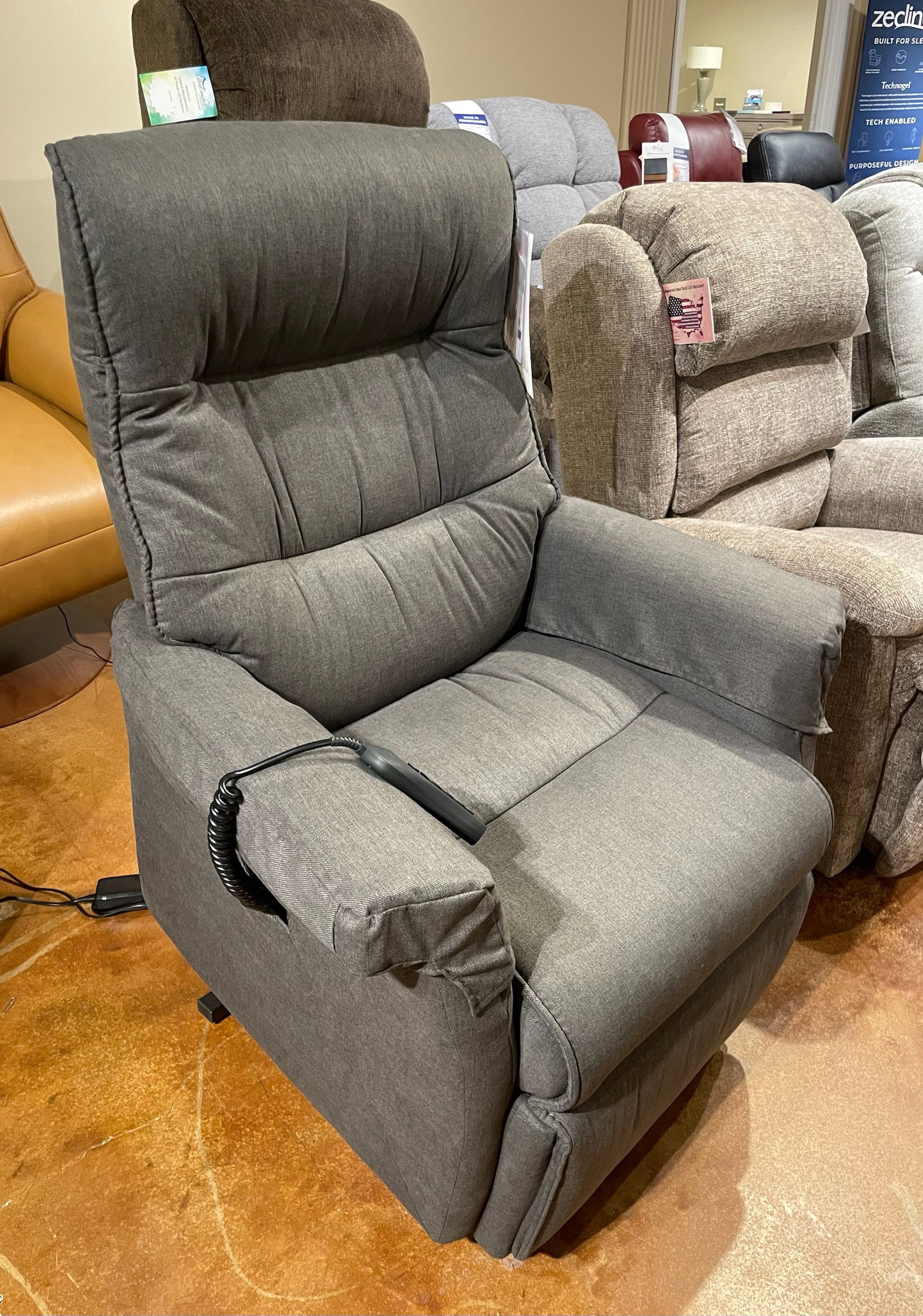 IMG MFS399 Chelsea Swivel Chair IMG MFS399 Chelsea Swivel Chair