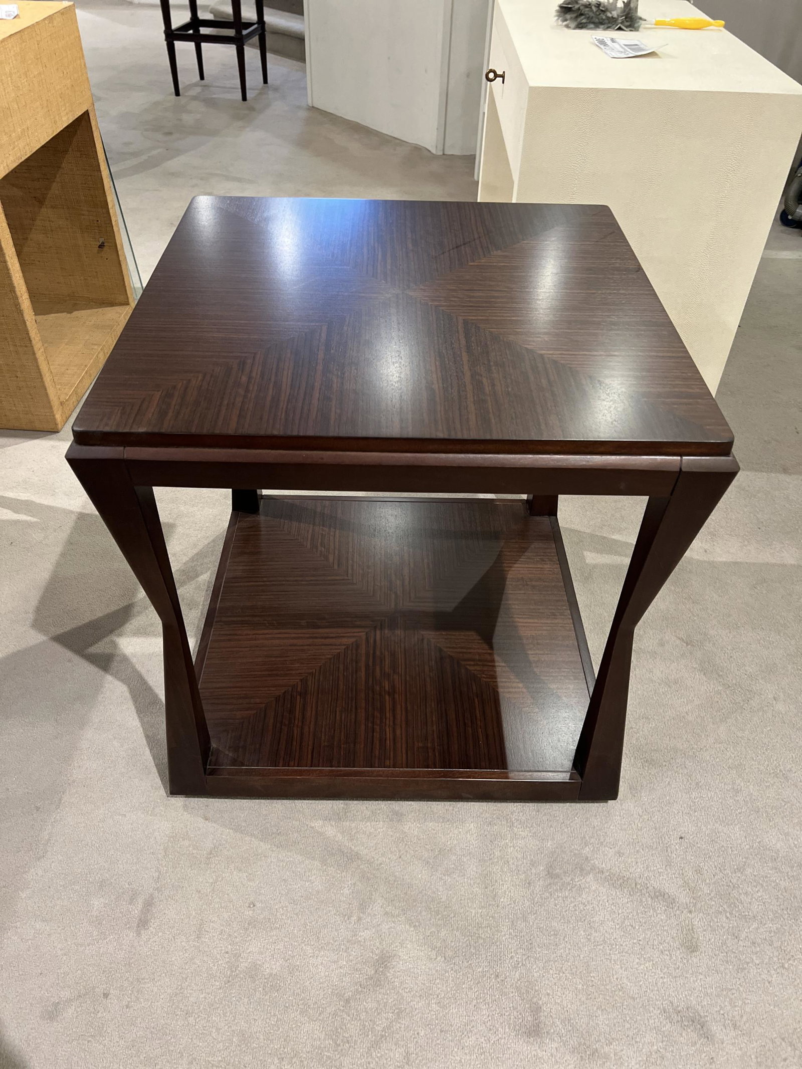 Century 419-623/110 Decoeur Chairside Table