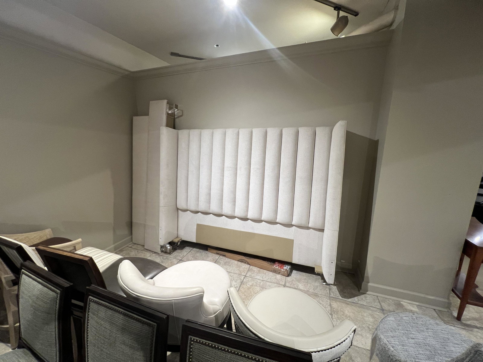 Century CR9-122K/10,20,30 Details King Bed